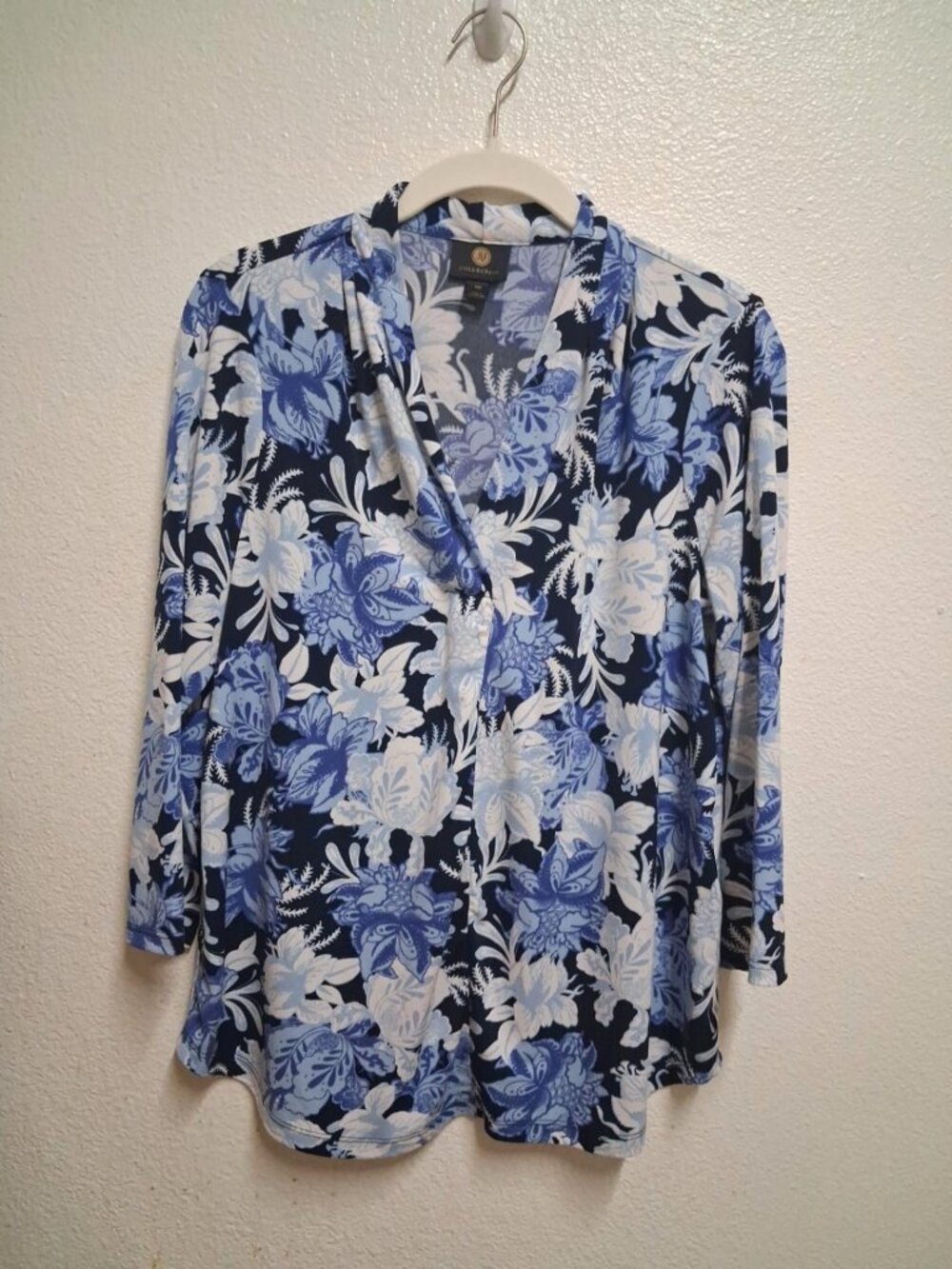 JM Collection Women’s Floral V-Neck Blouse – Petite Medium